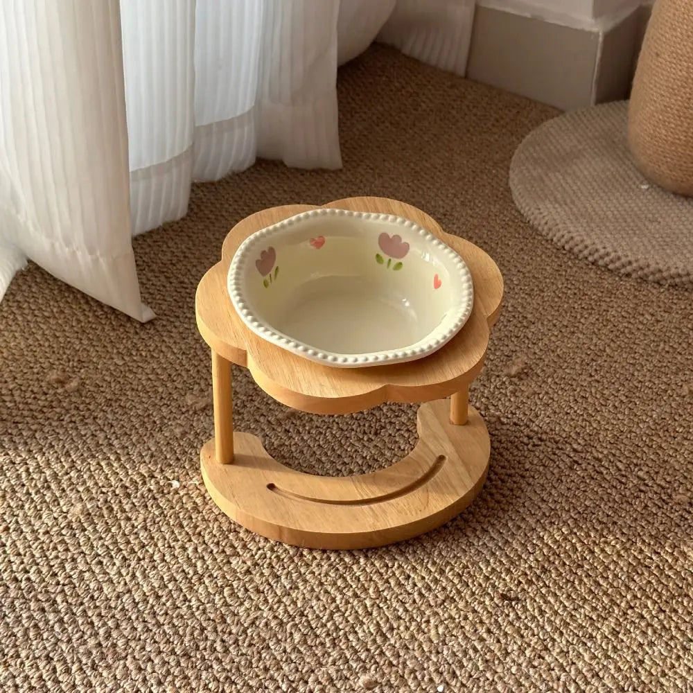 Anti Vomiting Ceramic Cat Bowl 15 Degree Inclined Anti Slip Cat Feeding Station Flower Shaped with Wooden Stand