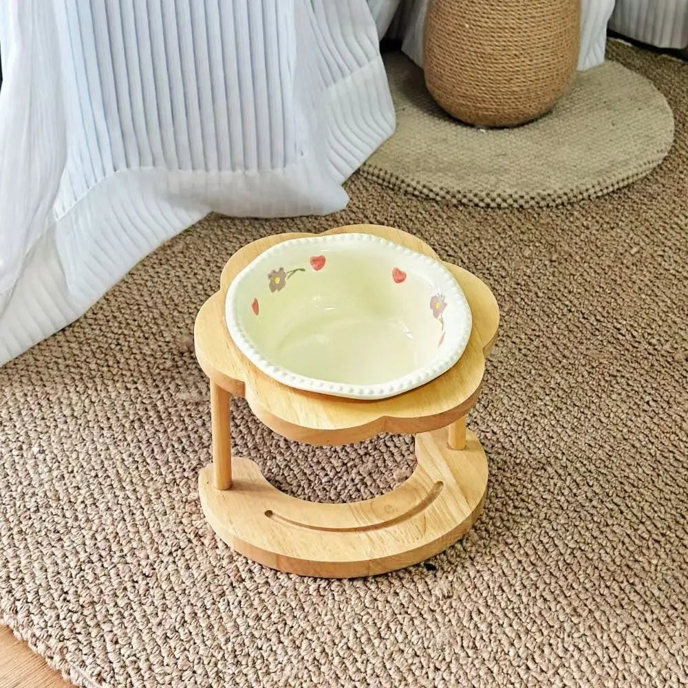 Anti Vomiting Ceramic Cat Bowl 15 Degree Inclined Anti Slip Cat Feeding Station Flower Shaped with Wooden Stand